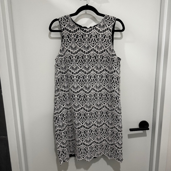 Halogen Black & White Lace Shift Dress – Sleeveless, Elegant, Classic Cocktail - Picture 1 of 4
